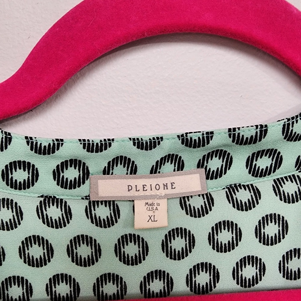 Pleione Mint Green Black Geometric Circle Print Split Neck Blouse XL 54494 - Picture 2 of 7
